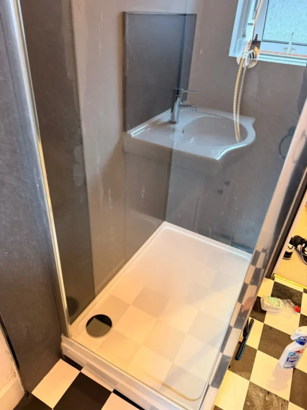 Shower tray descaled