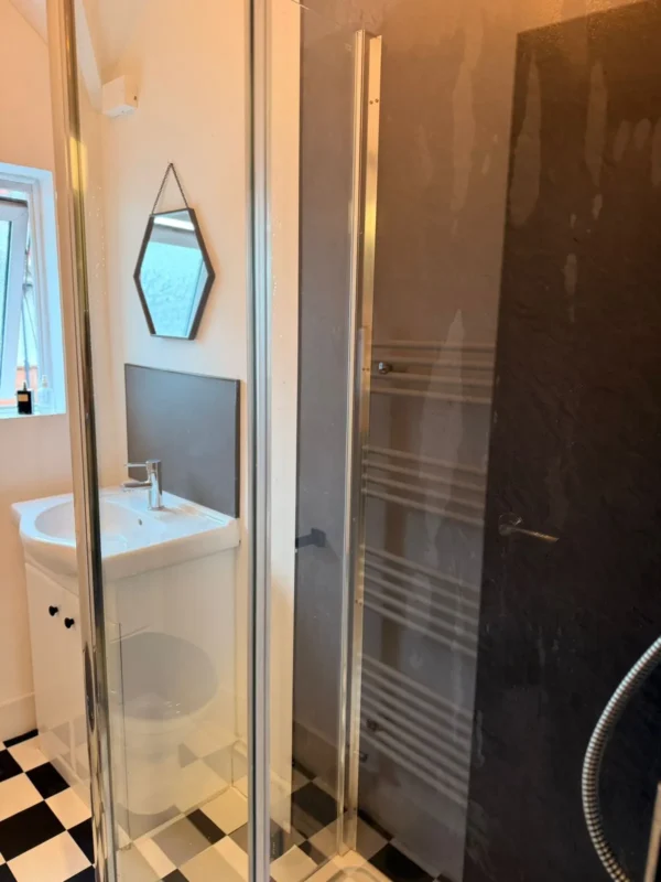 Basin & towel rail polished
